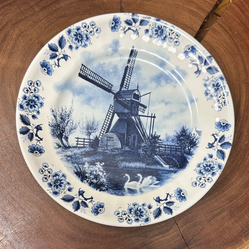 ROYAL DELFT Delft-Blauw Hand Decorated Plate